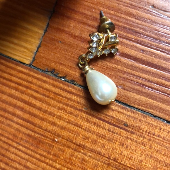 Jem and pearl hanging earrings - Picture 2 of 2